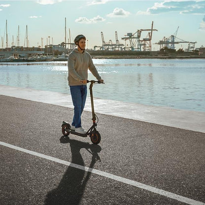 Patinete eléctrico con base ultrawide, potencia máxima de 700W