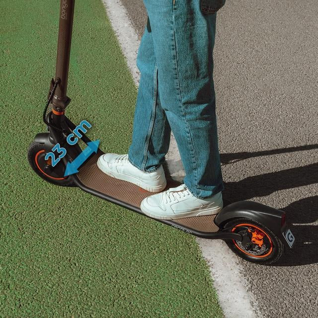 Patinete eléctrico con base ultrawide, potencia máxima de 700W