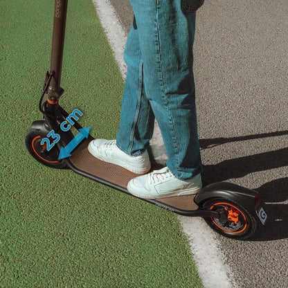 Patinete eléctrico con base ultrawide, potencia máxima de 700W