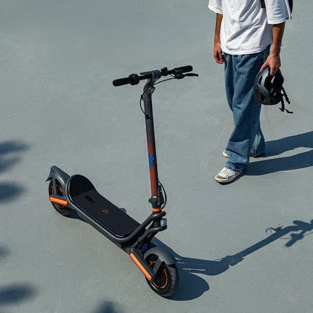 Patinete eléctrico con base ultrawide, doble suspensión