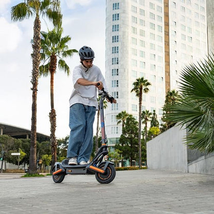 Patinete eléctrico con base ultrawide, doble suspensión