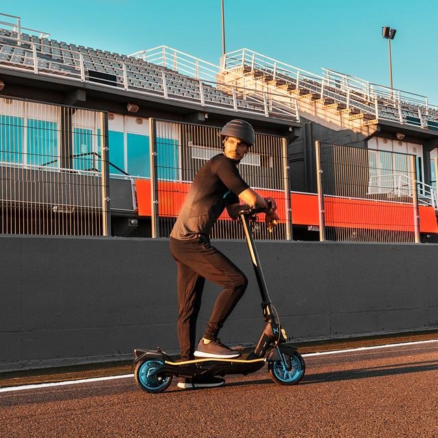 Patinete eléctrico con potencia máxima de 750 W